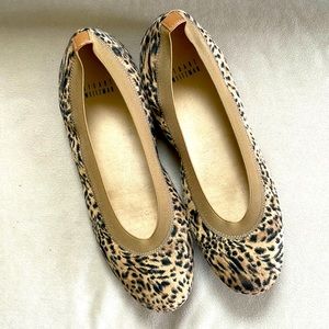 Stuart Weitzman leopard print ballet flat. Size 7.5.